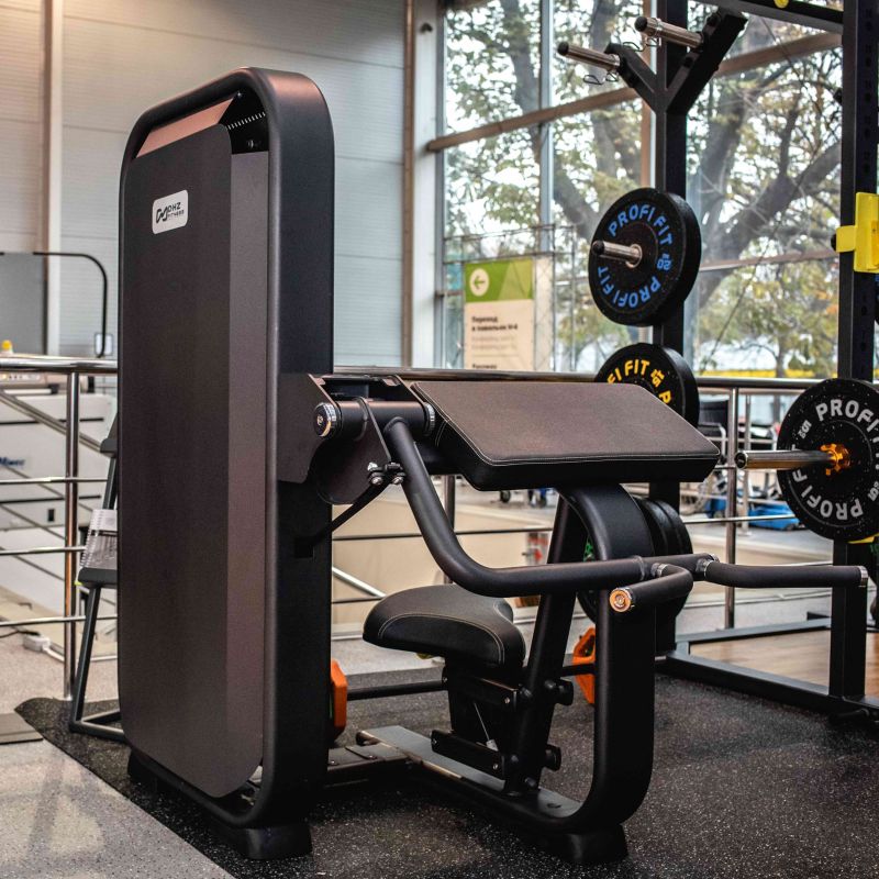 DHZ E7030 Бицепс-машина сидя | Premium Fitness