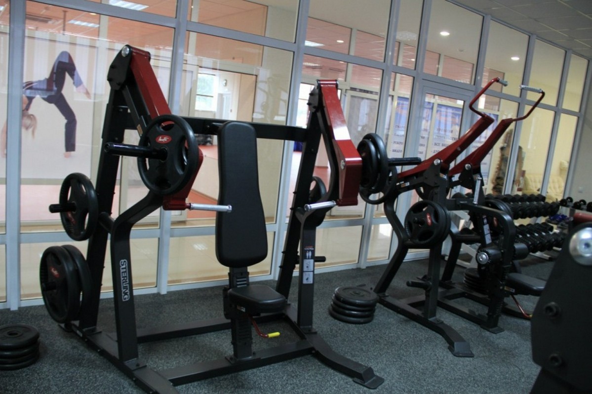 Жим от груди под наклоном Impulse SL7005 с независимыми рычагами | Premium Fitness