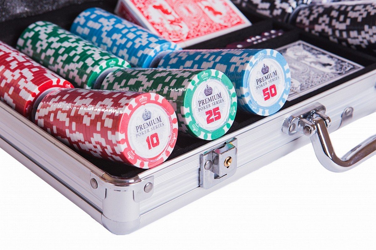 Набор для покера Partida Premium Crown на 300 фишек pcrw300