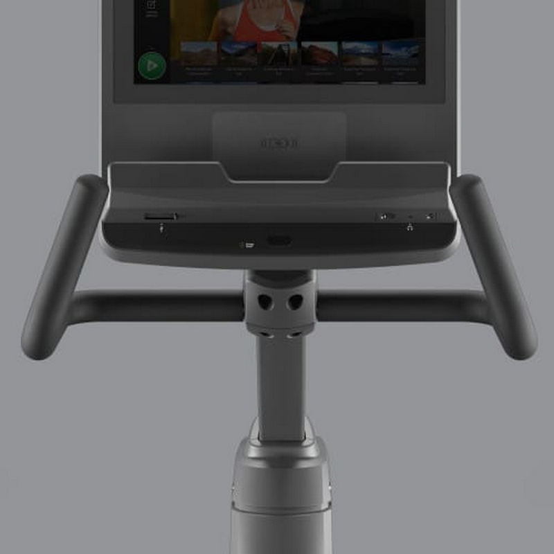 Горизонтальный велотренажер Matrix Endurance с консолью Touch Base R-ES-F/TOUCH BASE-C