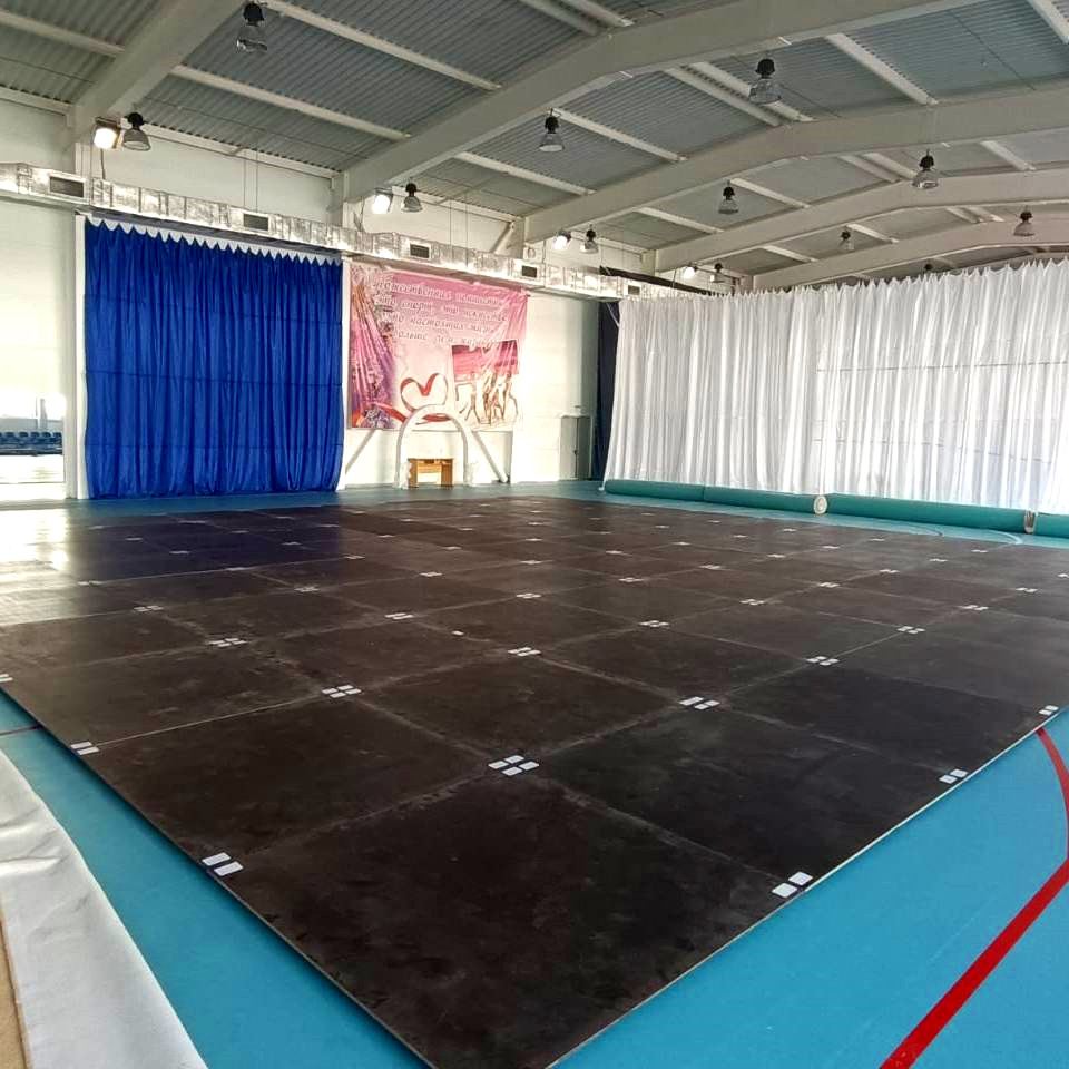 Помост для художественной гимнастики GymSport RHYTHMIC с амортизаторами 9х9 для ковра 10х10