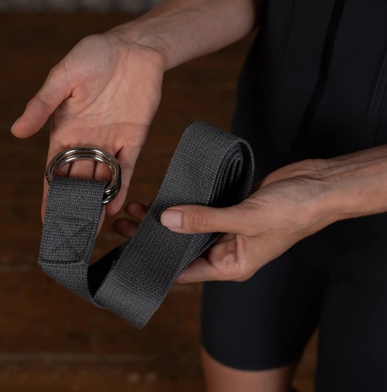 Ремень для йоги с металлическим карабином PRCTZ YOGA STRAP, серый PY7501