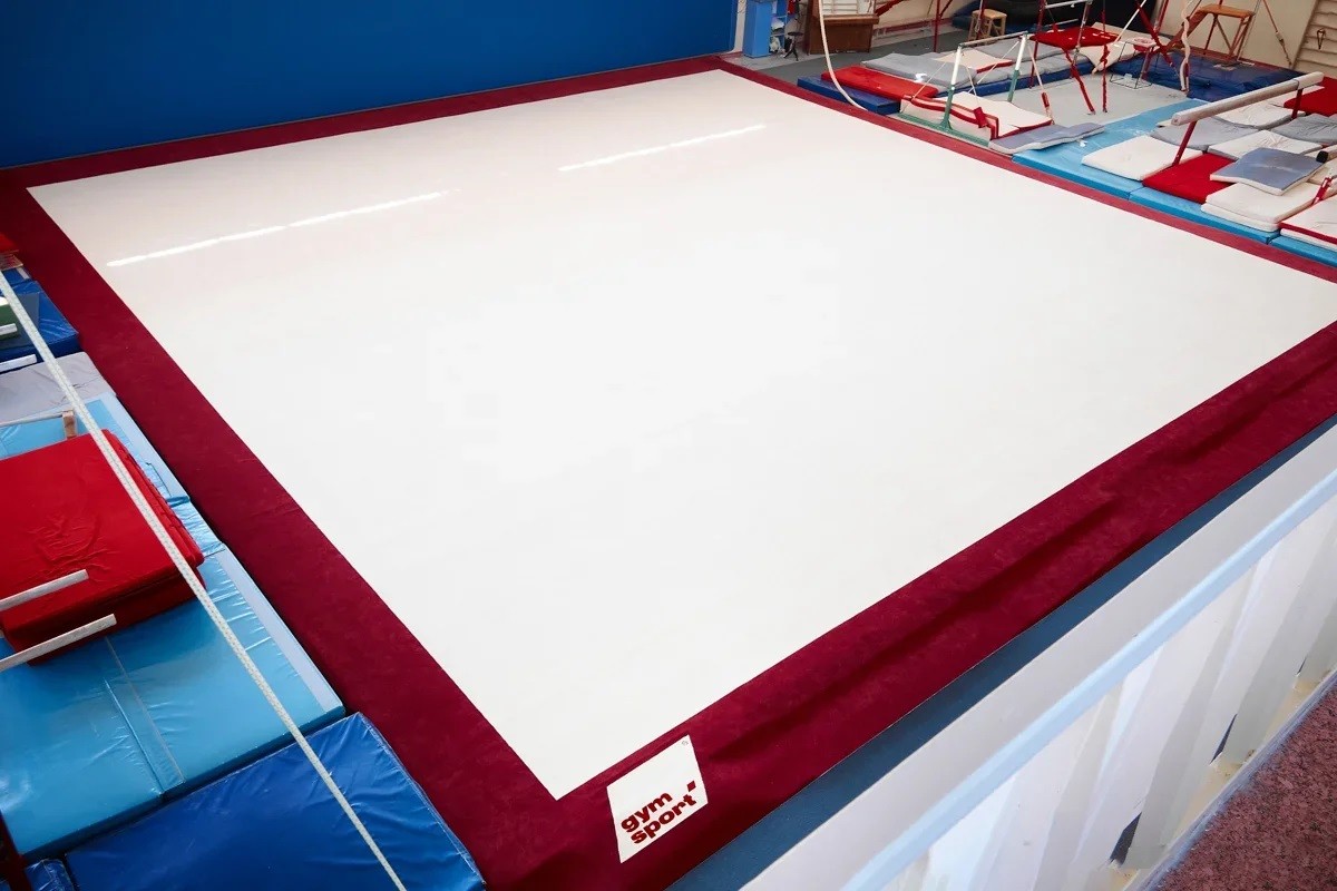 Помост для художественной гимнастики GymSport RHYTHMIC с амортизаторами 9х9 для ковра 10х10